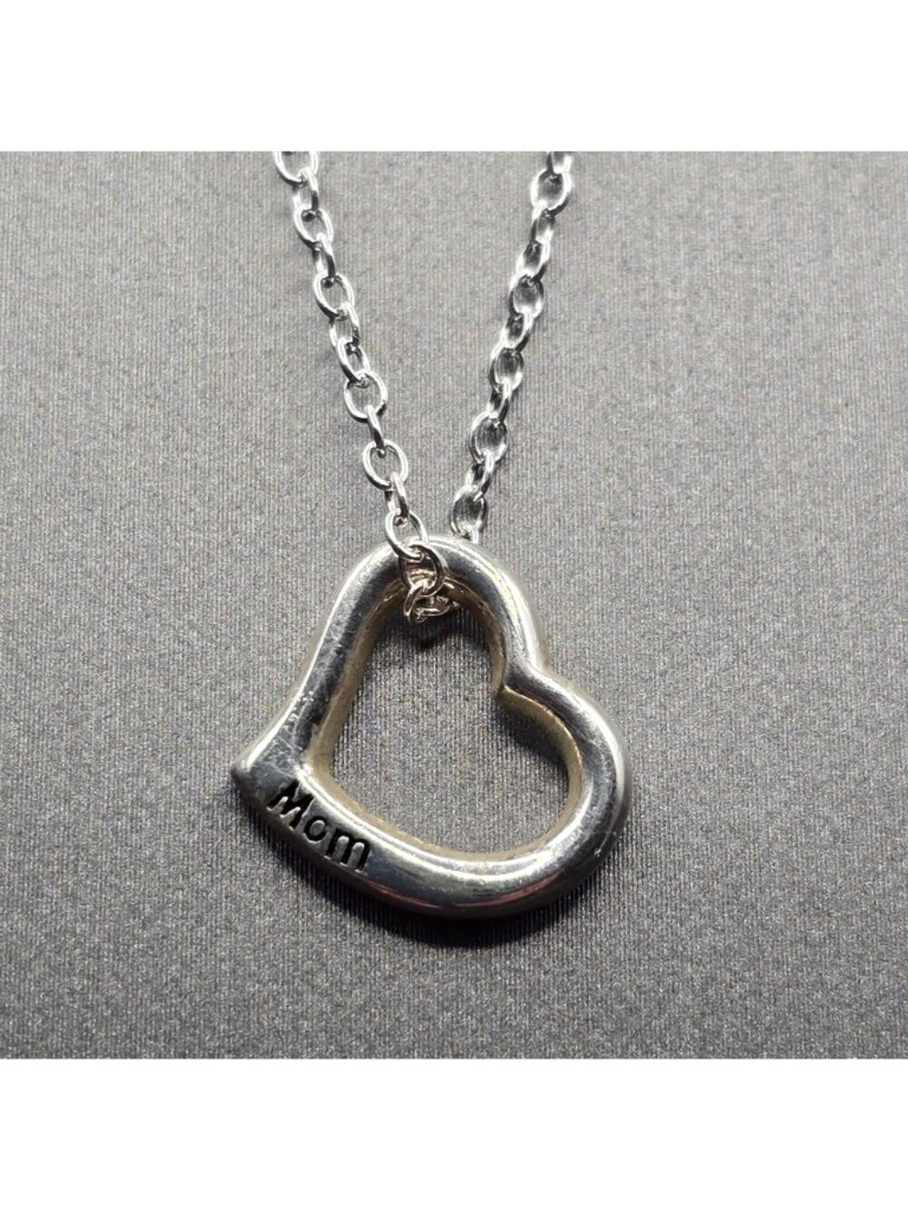 Sterling Silver Mom Heart Pendant Necklace 22" I Remember Every Hug Inscribed - Picture 2 of 8